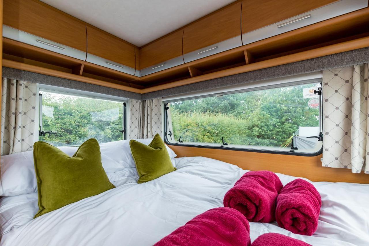 Cosy Caravan On Luxury Campsite Hulme End Exterior photo
